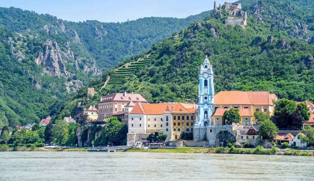 Visit the charming town of Dürnstein