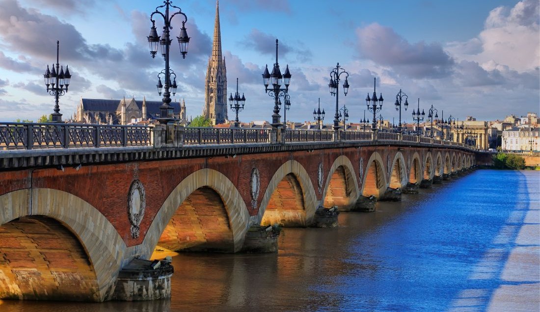 See the top sights of Bordeaux.