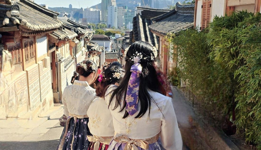 Discover the beauty of Bukchon Hanok Village, Seoul's best-preserved historic quarter.