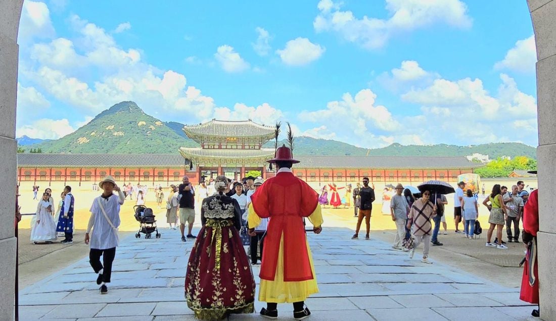 Step inside the magnificent Gyeongbokgung Palace in the heart of Seoul.